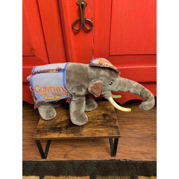 Ringling Brothers Barnum Bailey Gunther Gebel Williams Farewell  Elephant Plush - Picture 1 of 6
